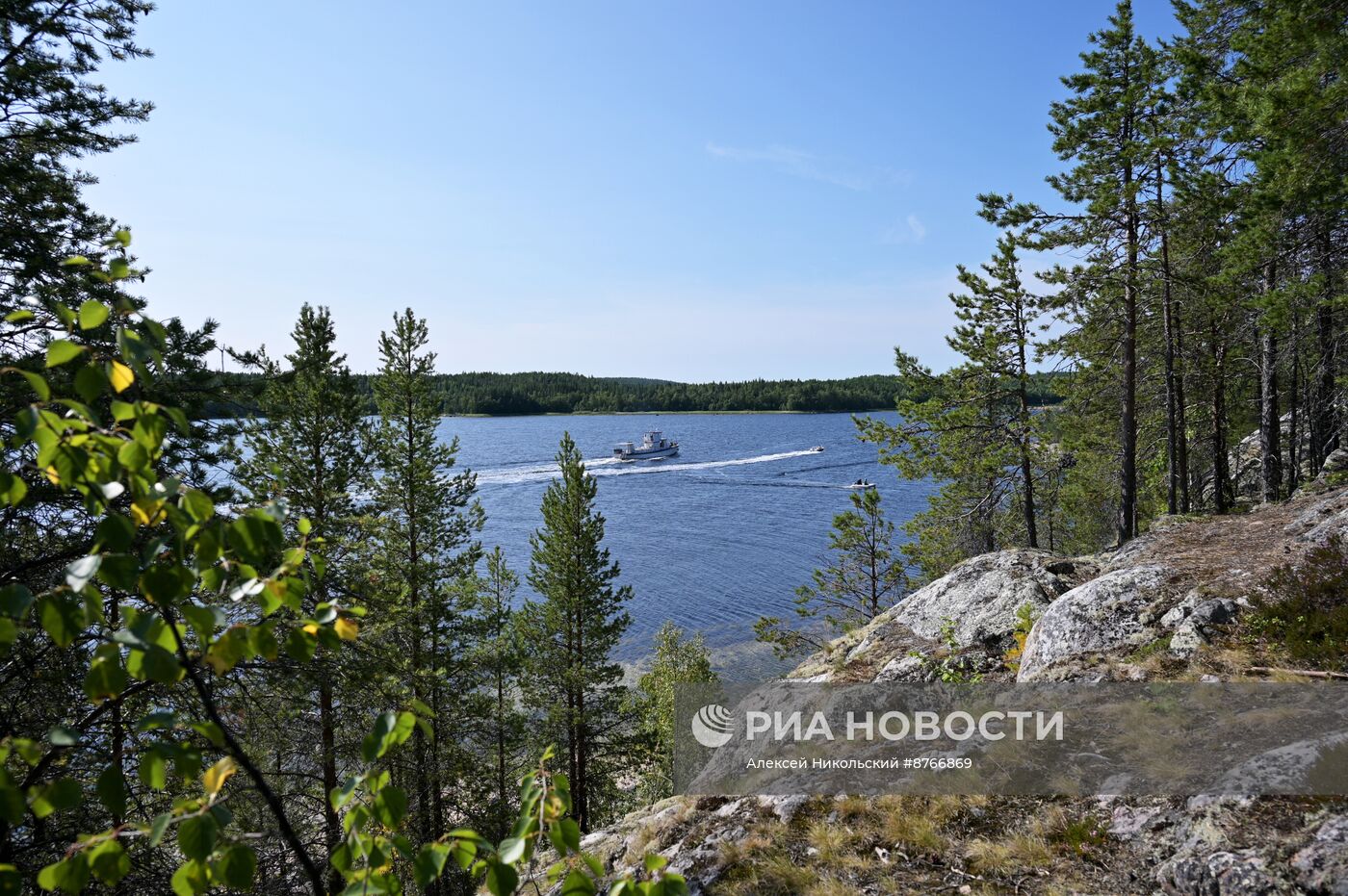 Туристический сплав по реке в Карелии