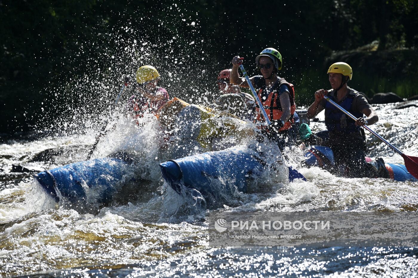 Туристический сплав по реке в Карелии