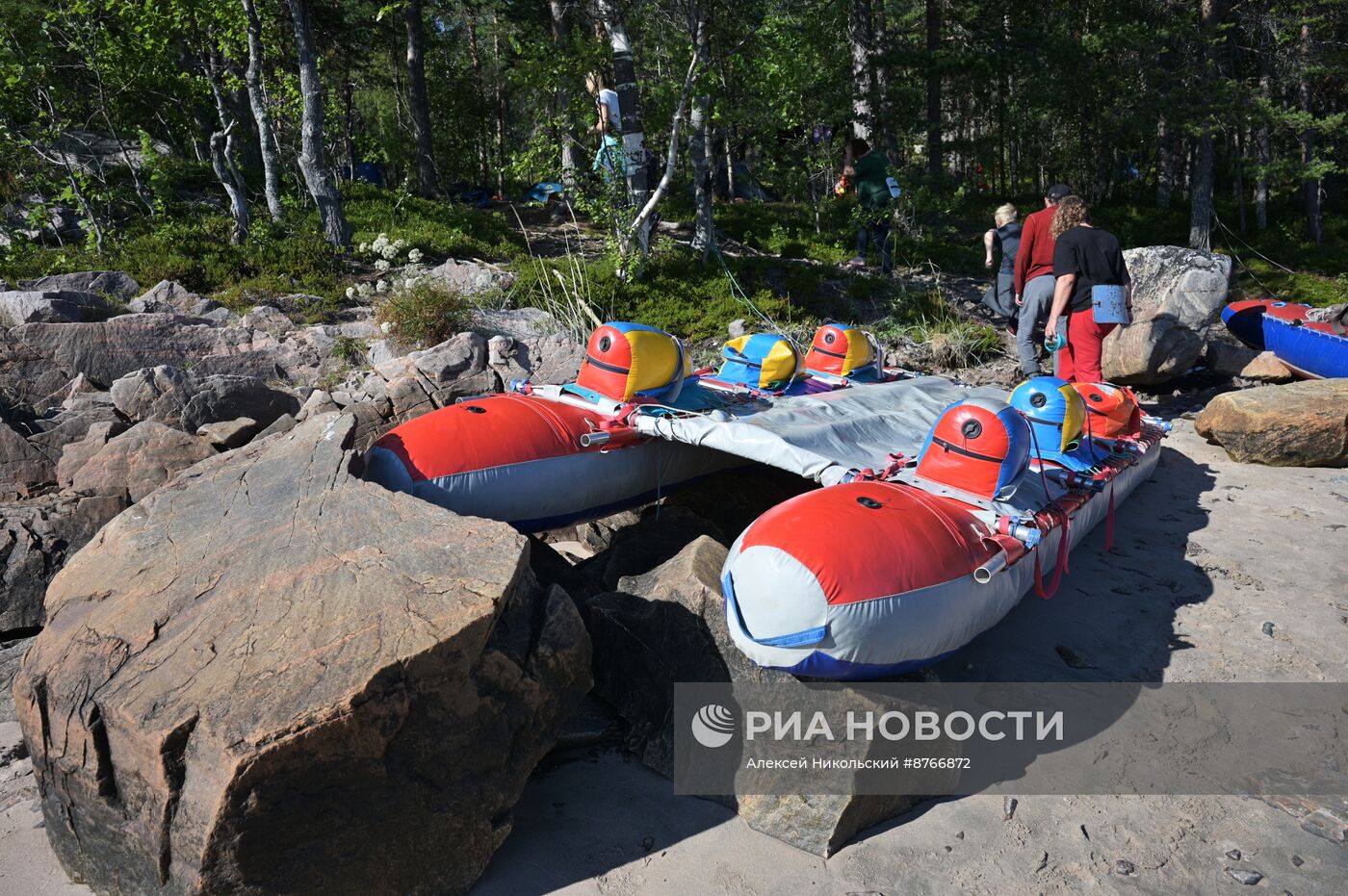 Туристический сплав по реке в Карелии