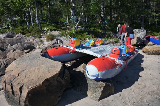 Туристический сплав по реке в Карелии