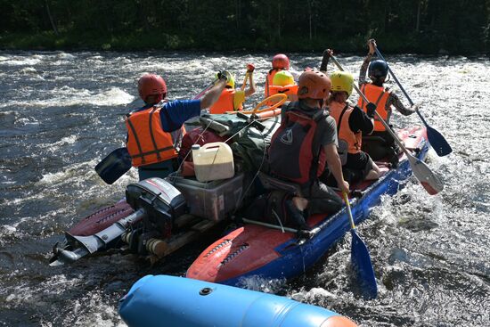 Туристический сплав по реке в Карелии
