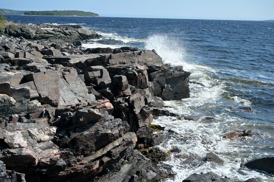 Туристический сплав по реке в Карелии