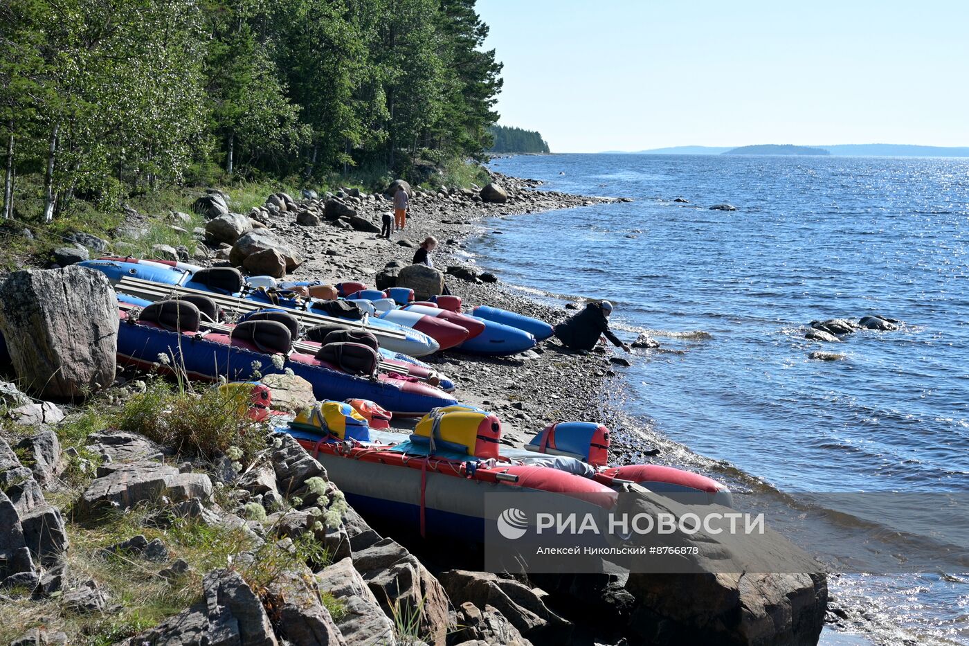 Туристический сплав по реке в Карелии