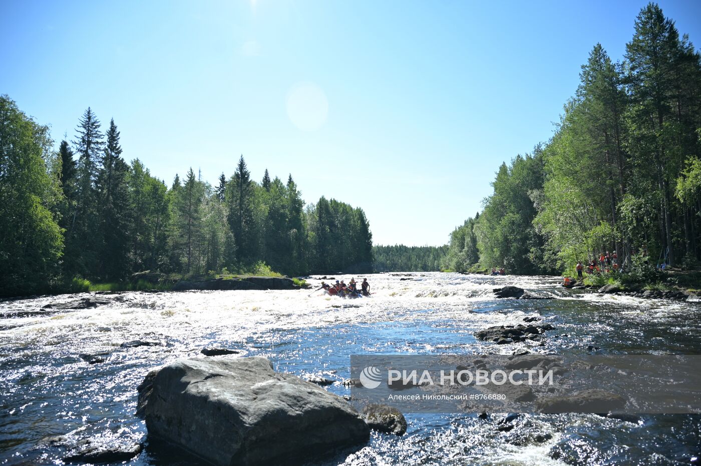 Туристический сплав по реке в Карелии
