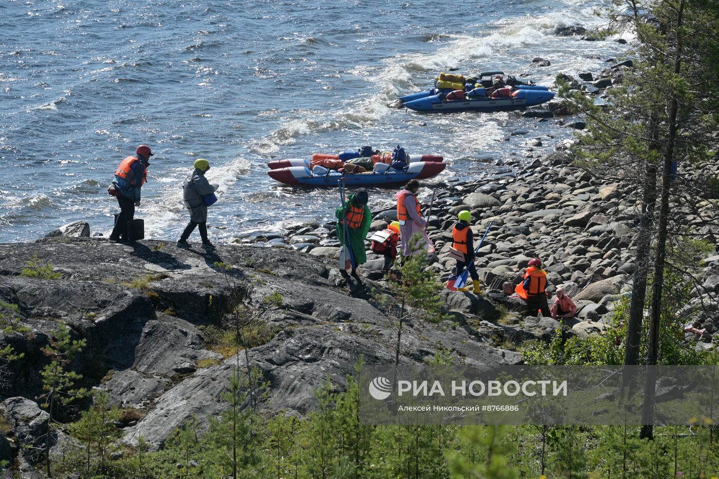 Туристический сплав по реке в Карелии