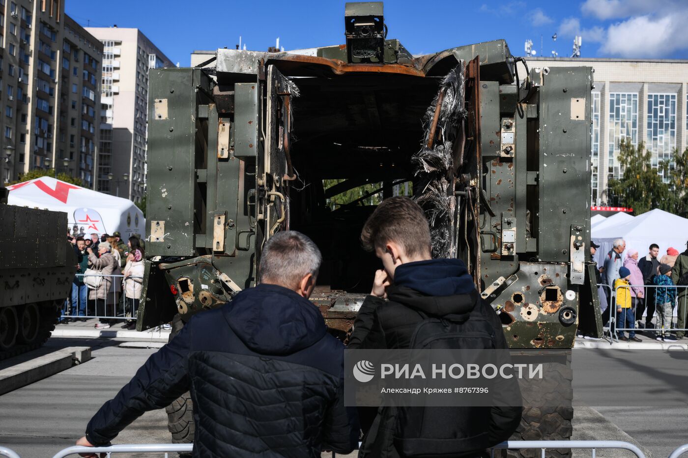 Открытие выставки трофейной техники в Новосибирске