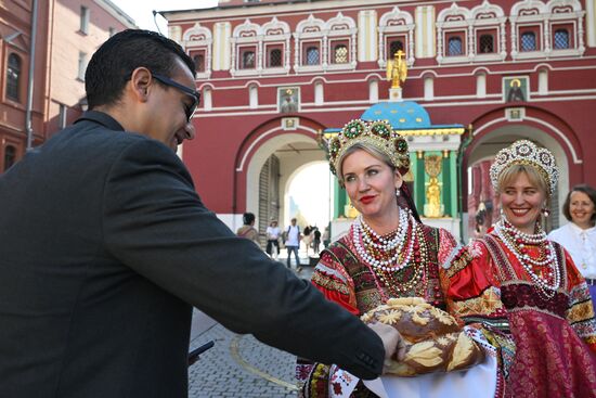 Экскурсия для делегаций стран БРИКС на Красную площадь 