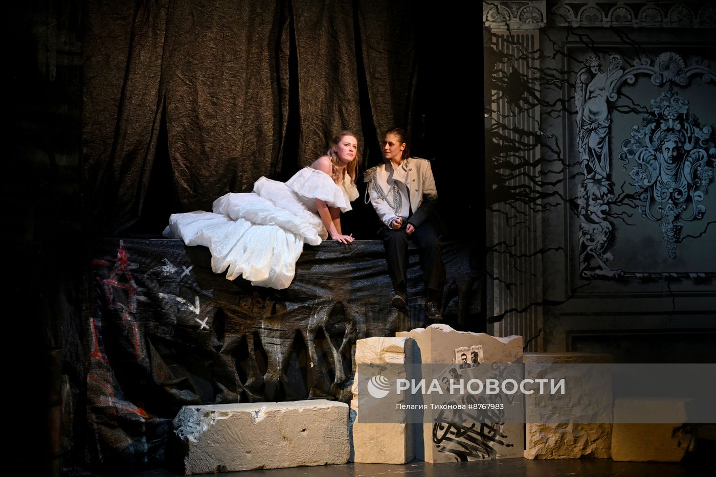 Спектакль "Разбойники" в театре Гоголя