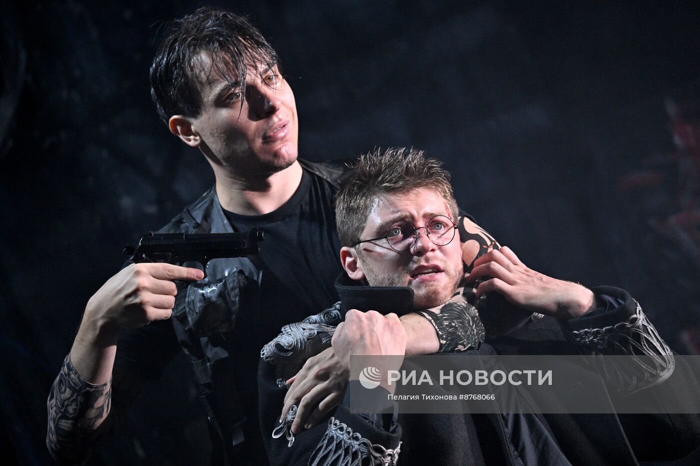 Спектакль "Разбойники" в театре Гоголя