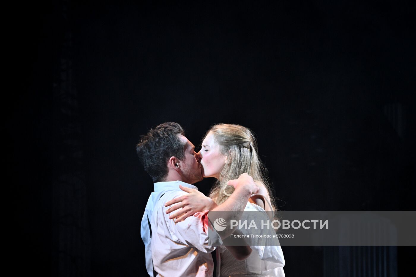 Спектакль "Разбойники" в театре Гоголя