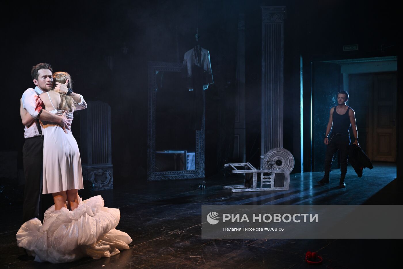 Спектакль "Разбойники" в театре Гоголя