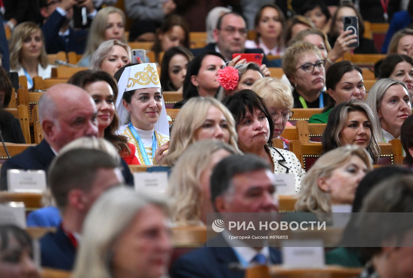 Президент Владимир Путин принял участие в пленарном заседании Евразийского женского форума