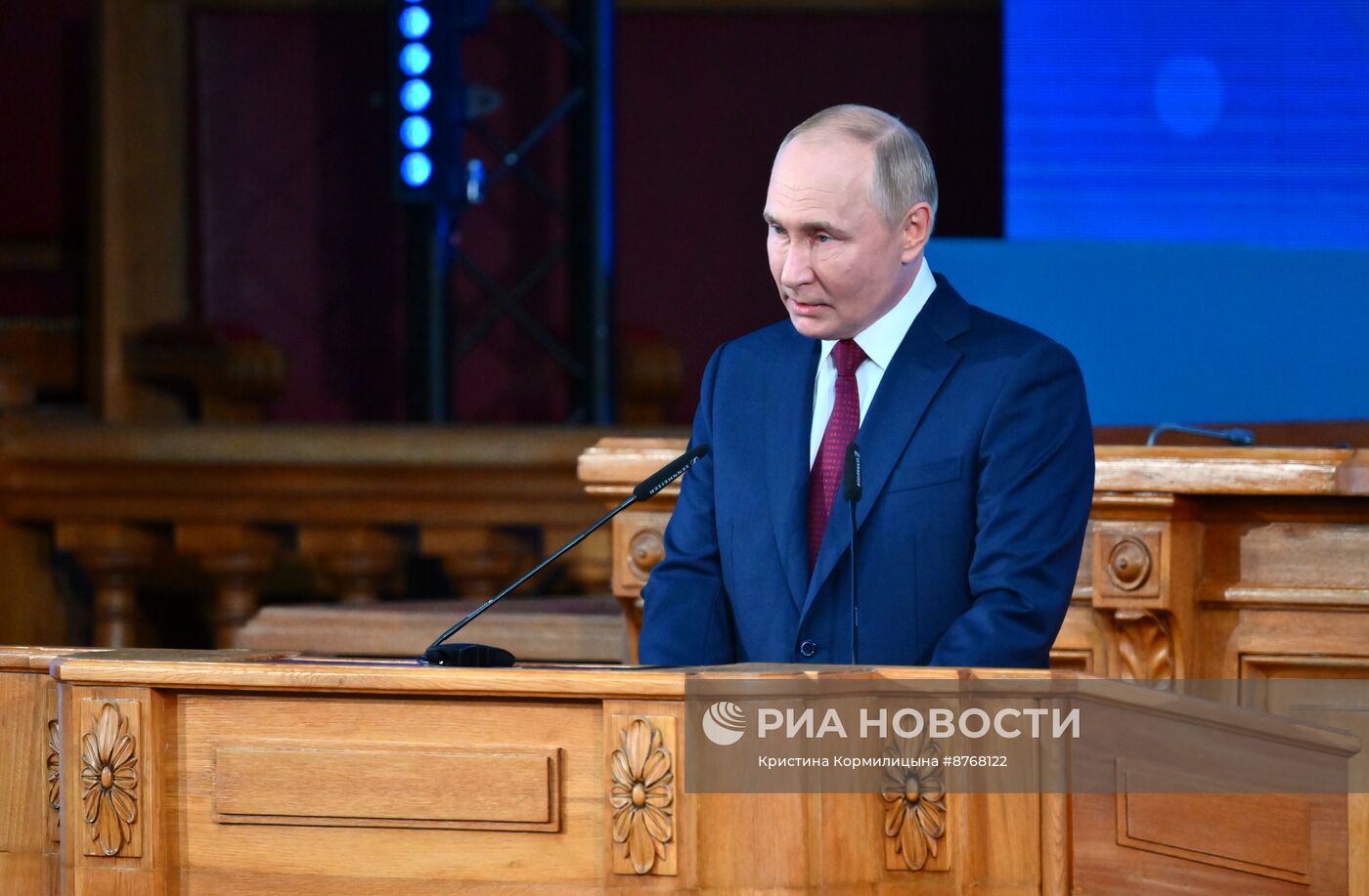 Президент Владимир Путин принял участие в пленарном заседании Евразийского женского форума