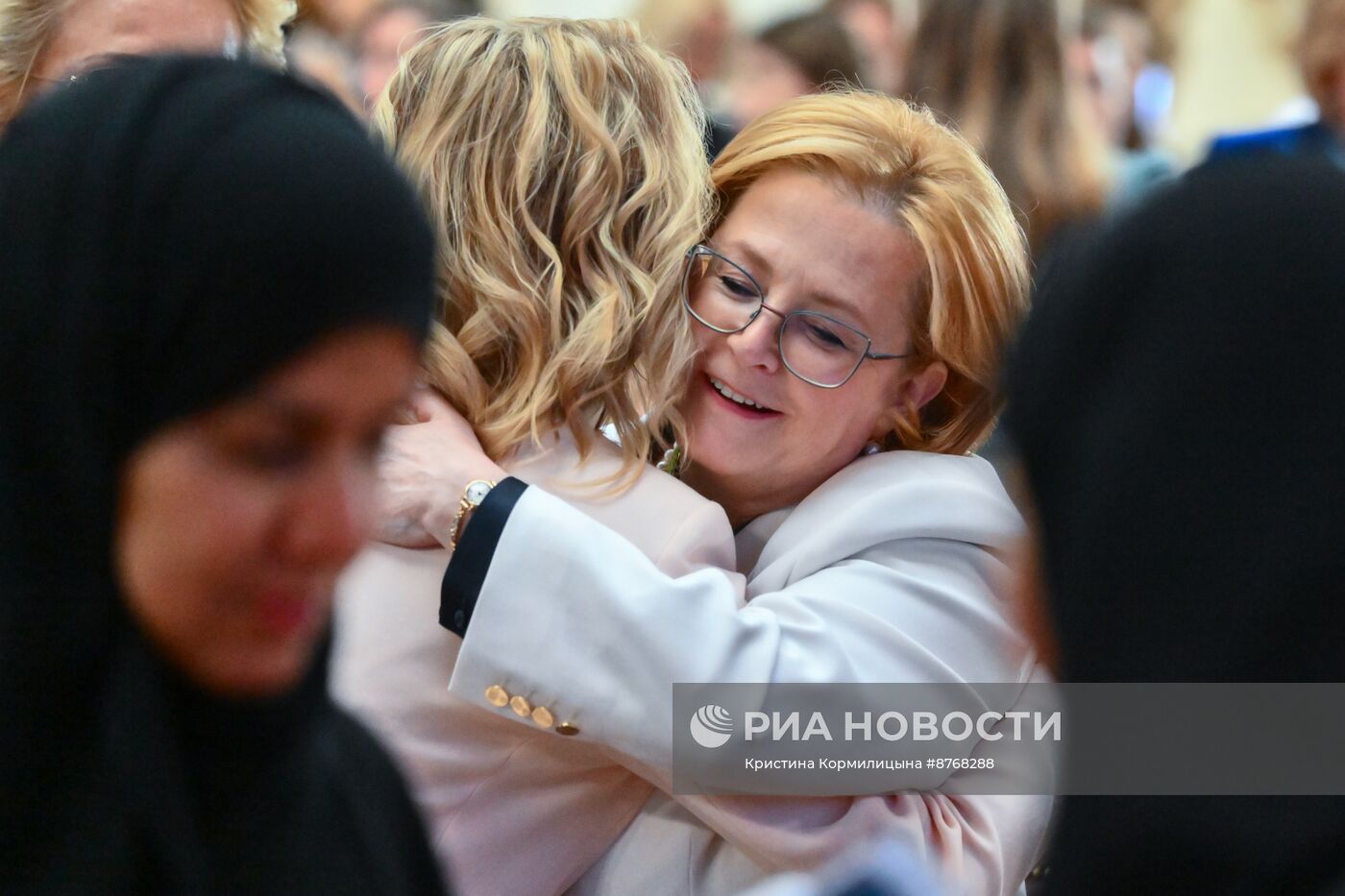 Президент Владимир Путин принял участие в пленарном заседании Евразийского женского форума