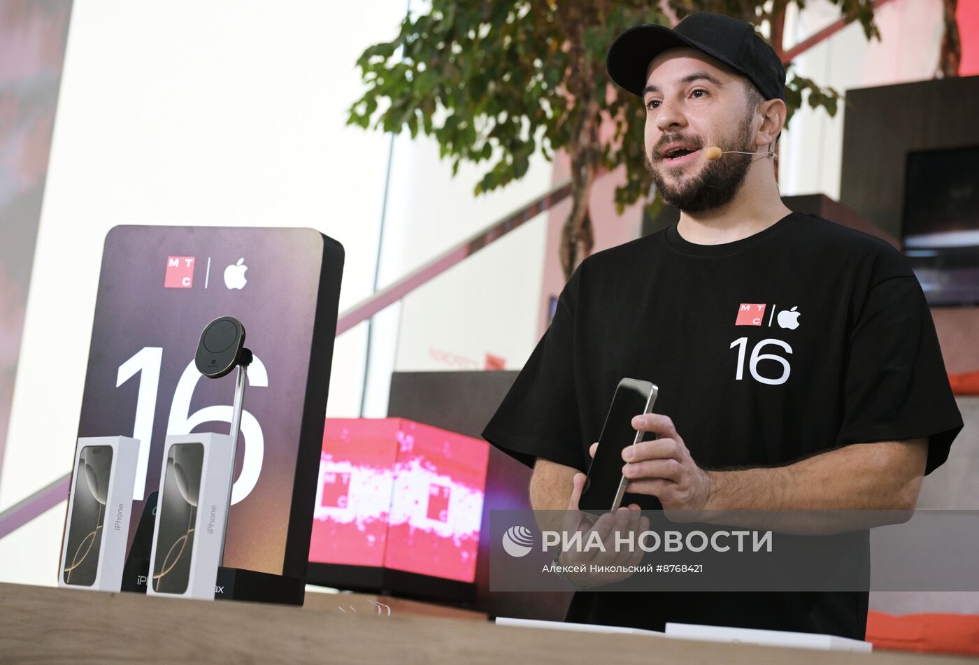 Презентация iPhone 16 в Москве