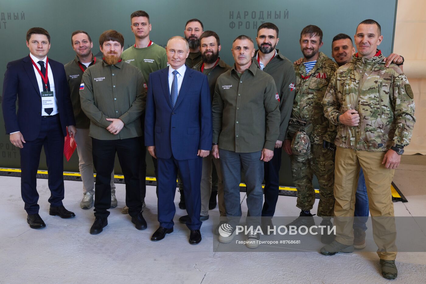 Президент Владимир Путин посетил "Специальный технологический центр" в Санкт-Петербурге