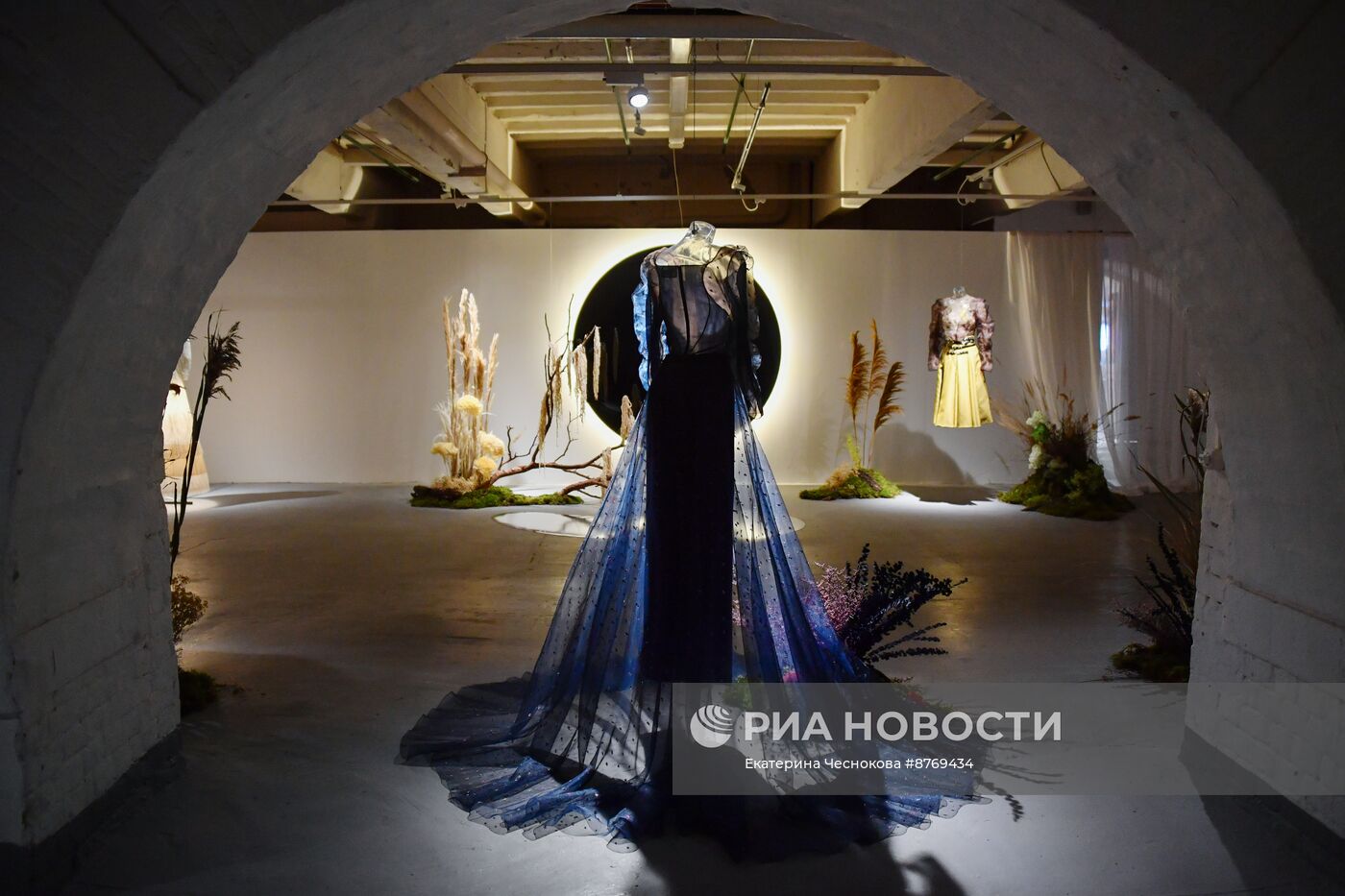 Выставка "Прогулка по саду. 10-летие модного Дома EDEM Couture"