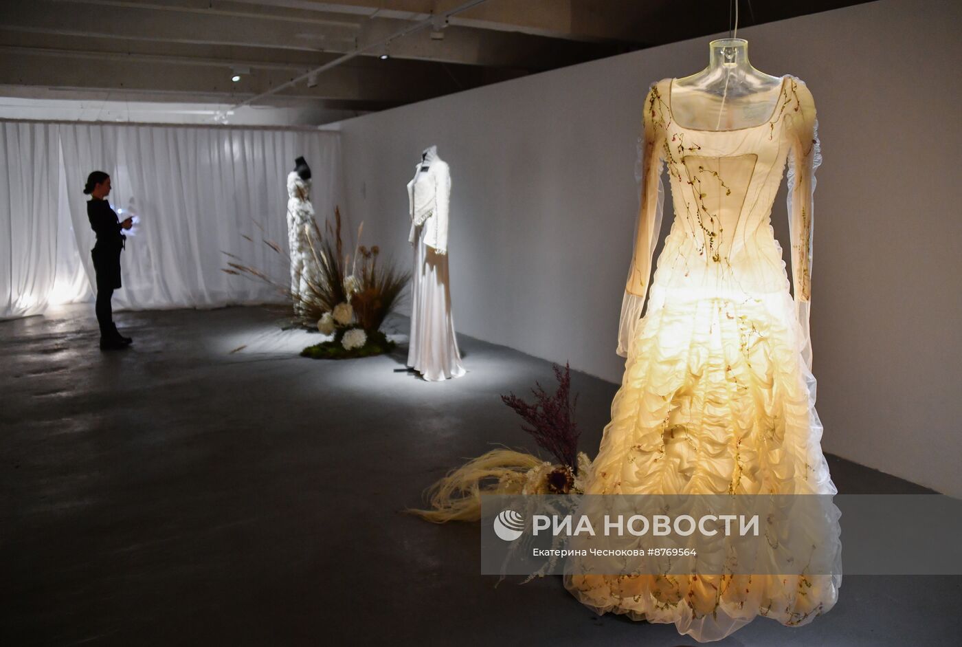 Выставка "Прогулка по саду. 10-летие модного Дома EDEM Couture"