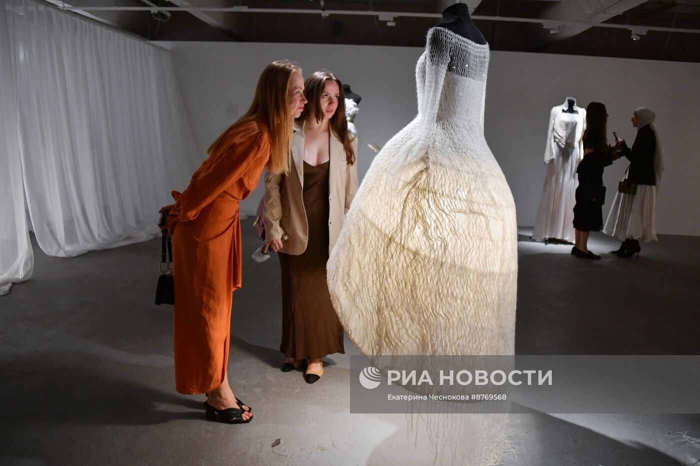 Выставка "Прогулка по саду. 10-летие модного Дома EDEM Couture"