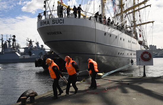 Встреча учебного парусного корабля ВМС Индонезии Bima Suci во Владивостоке