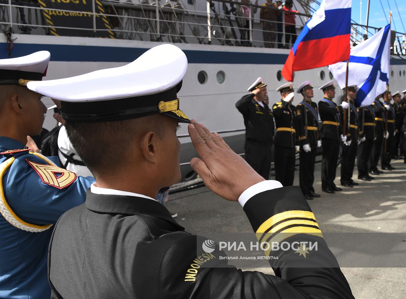 Встреча учебного парусного корабля ВМС Индонезии Bima Suci во Владивостоке