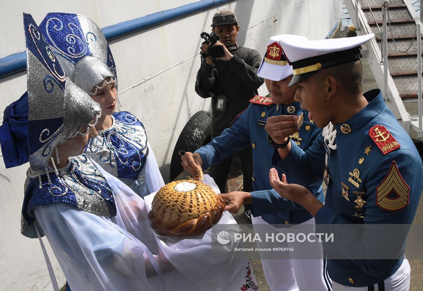 Встреча учебного парусного корабля ВМС Индонезии Bima Suci во Владивостоке