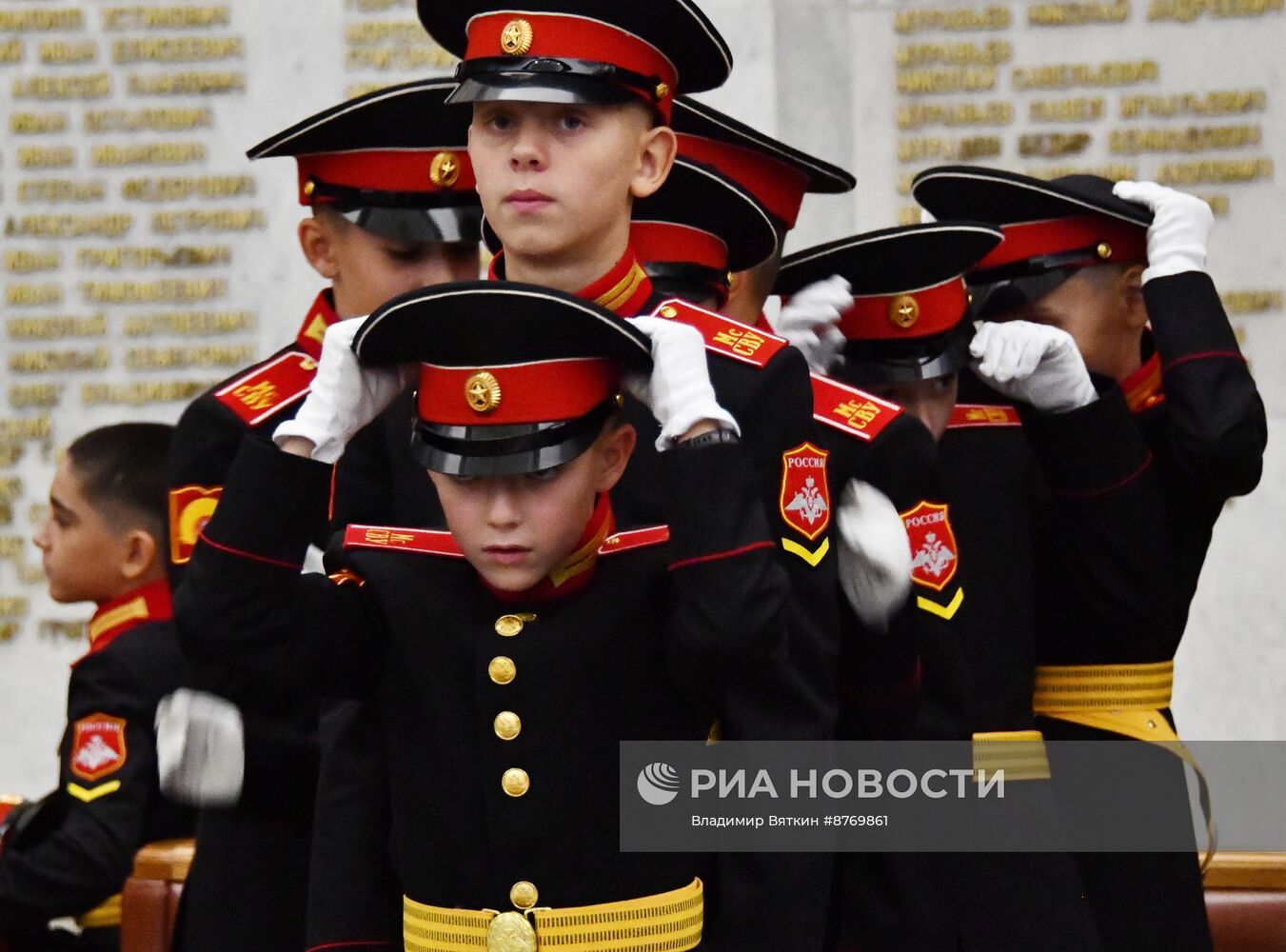 Церемония посвящения в суворовцы