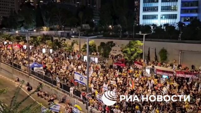 Тысячи израильтян вышли на улицы Тель-Авива и других городов страны с требованием немедленного освобождения заложников из сектора Газа