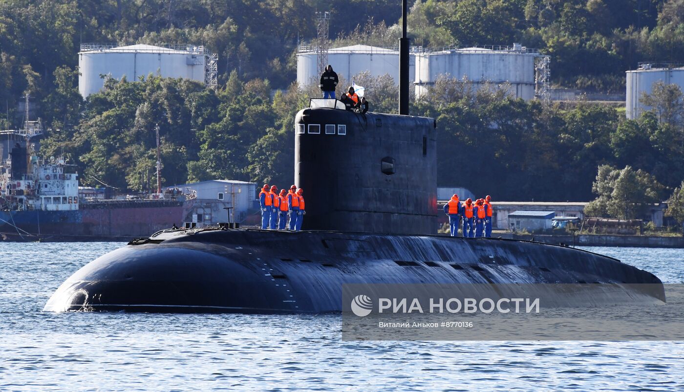 Встреча подводной лодки "Магадан" во Владивостоке