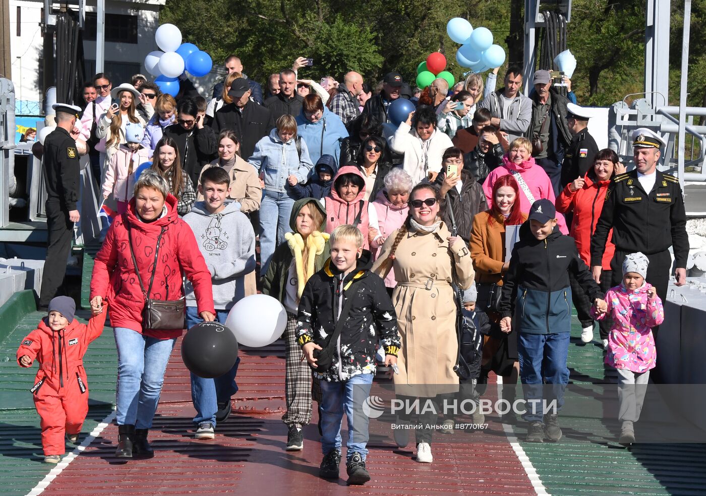 Встреча подводной лодки "Магадан" во Владивостоке