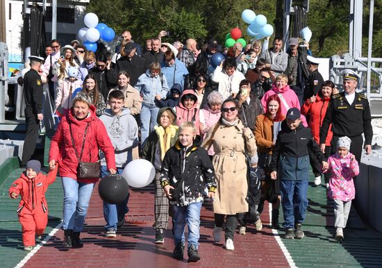 Встреча подводной лодки "Магадан" во Владивостоке