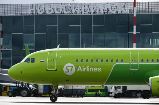 Международный аэропорт "Толмачево" в Новосибирске