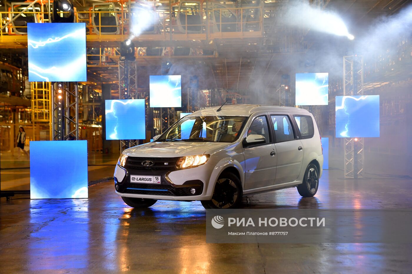 Запуск производства электромобиля Lada e-Largus на заводе в Ижевске 