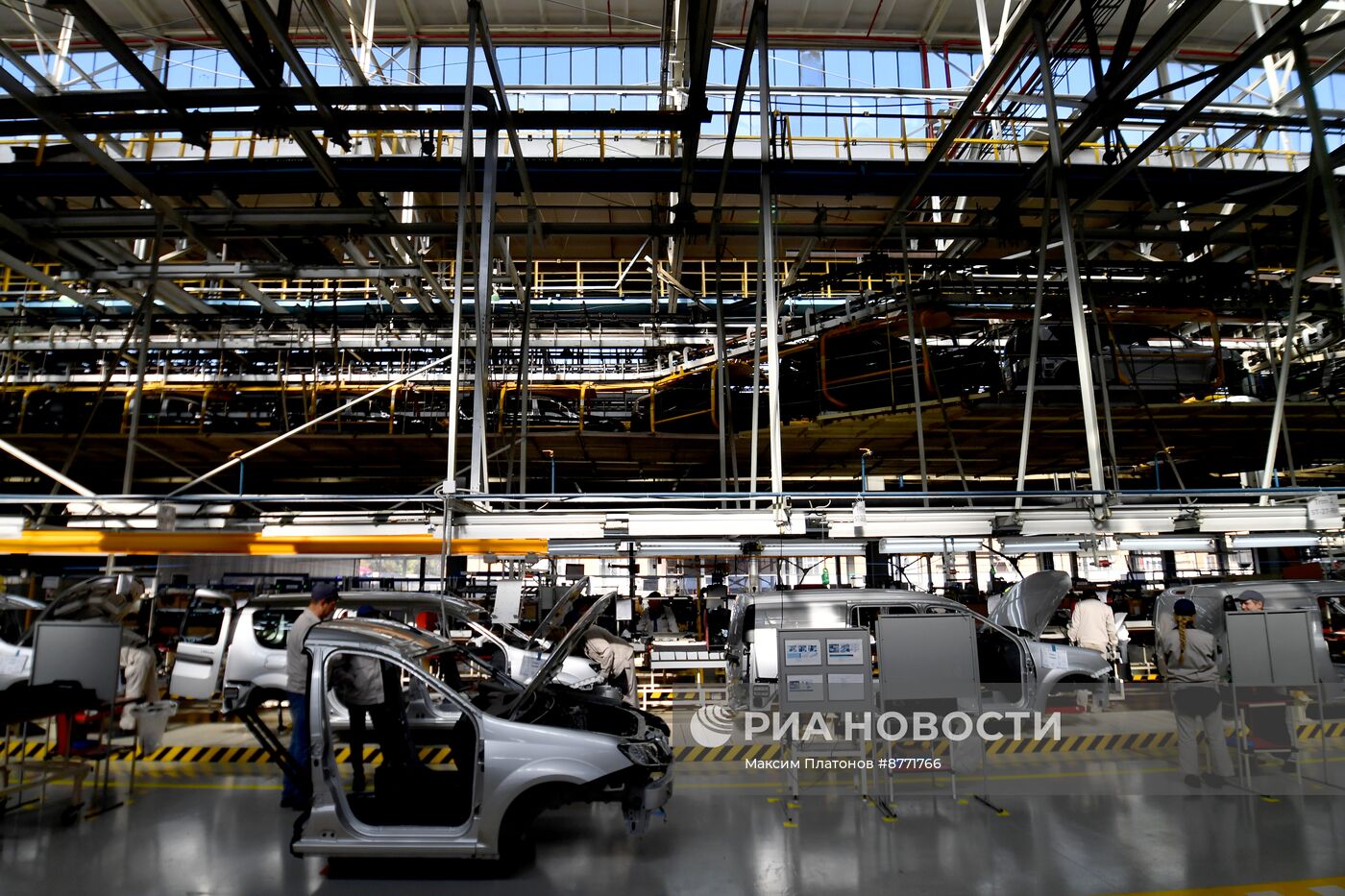 Запуск производства электромобиля Lada e-Largus на заводе в Ижевске 