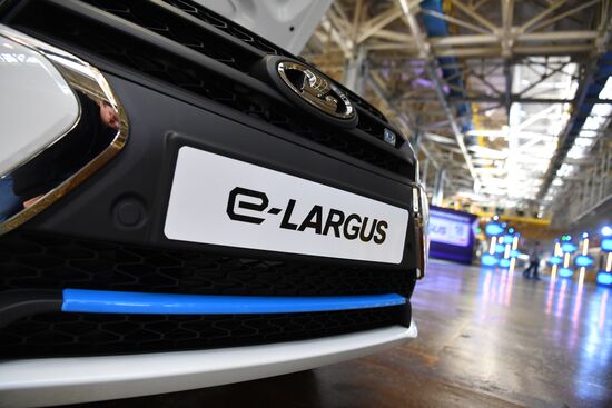 Запуск производства электромобиля Lada e-Largus на заводе в Ижевске 