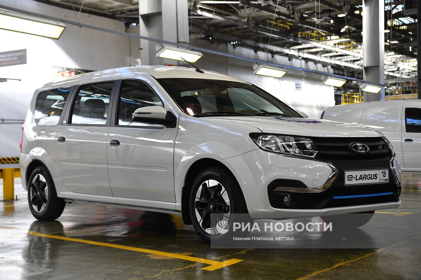 Запуск производства электромобиля Lada e-Largus на заводе в Ижевске 