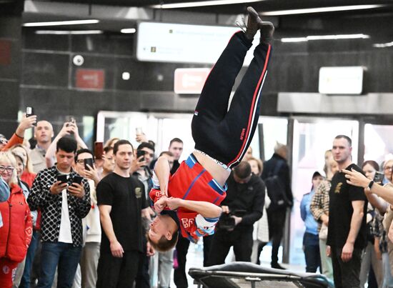 Выступление Большого Московского цирка в  метро