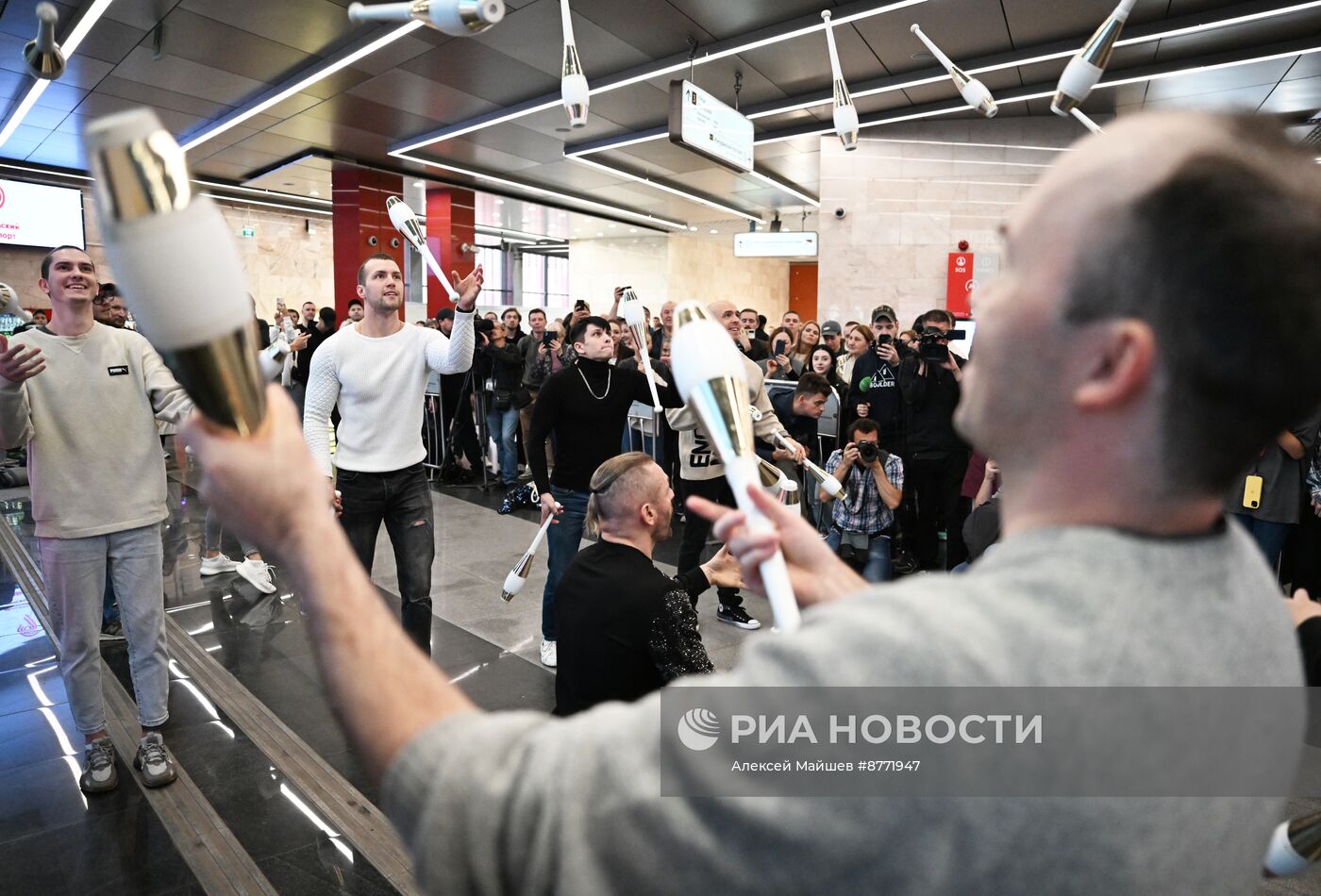 Выступление Большого Московского цирка в  метро