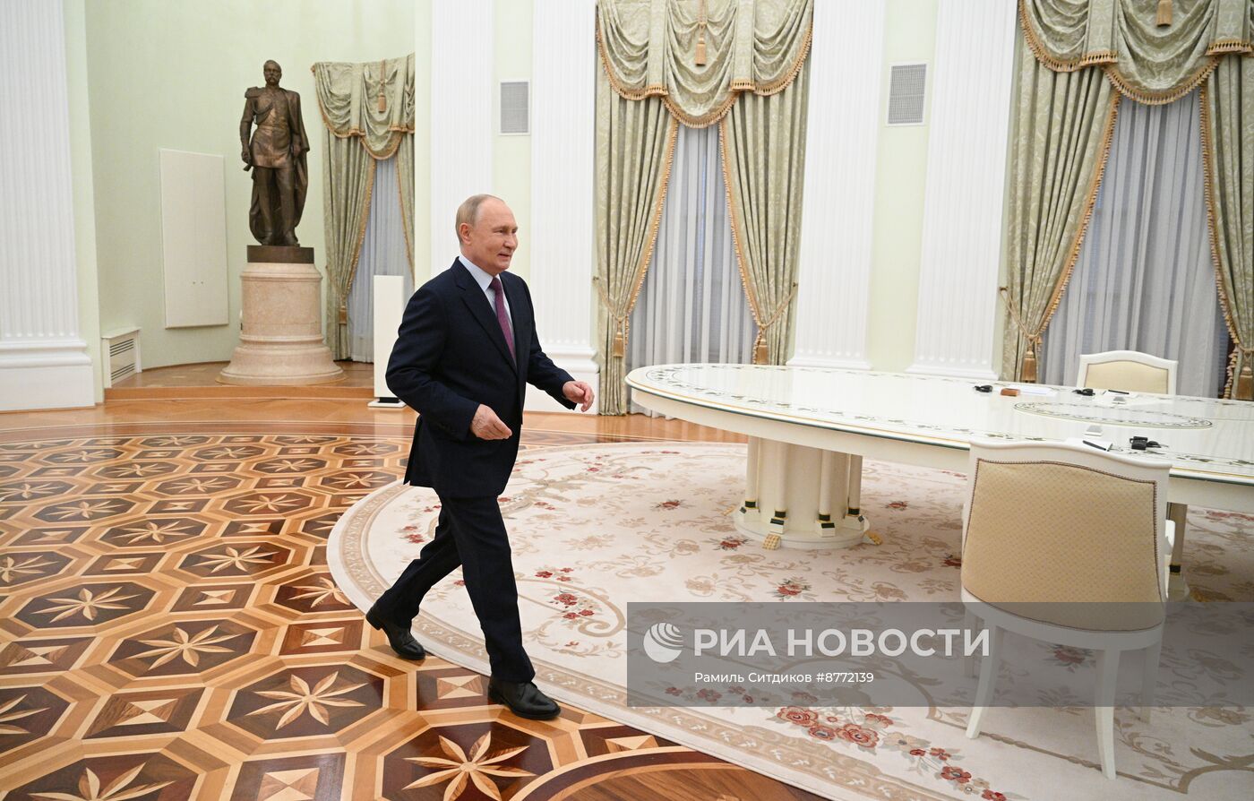 Президент Владимир Путин встретился со спикером парламента Турции Нуманом Куртулмушем