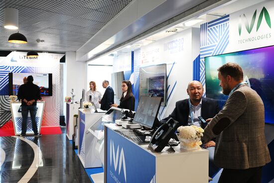 Цифровой форум БРИКС
Выставка. Технопарк имени А. С. Попова
Место: Россия, Республика Татарстан, Иннополис. Автор: Максим Блинов. Цифровой форум БРИКС