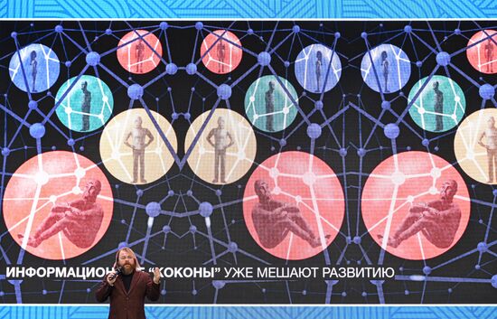 Цифровой форум БРИКС
Торжественное открытие Цифрового форума БРИКС. Технопарк имени А. С. Попова
Евгений Черешнев, основатель и генеральный директор компании Future Crew, член правления, вице-президент по стратегии и инновациям МТС
Место: Россия, Республика Татарстан, Иннополис. Автор: Максим Богодвид. Цифровой форум БРИКС