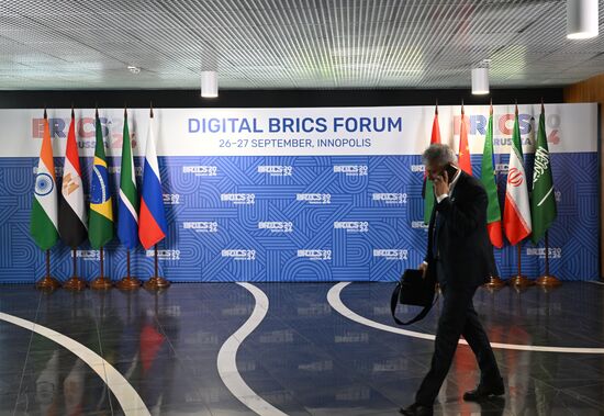 Цифровой форум БРИКС
Флаги стран-участниц Цифрового форума БРИКС. Технопарк имени А. С. Попова
Место: Россия, Республика Татарстан, Иннополис. Автор: Максим Богодвид. Цифровой форум БРИКС