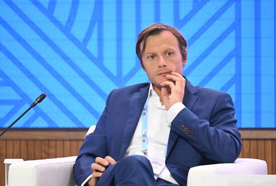 Цифровой форум БРИКС
Сессия: "Искусственный интеллект"
Александр Гасников, ректор Университета Иннополис
Место: Россия, Республика Татарстан, Иннополис. Автор: Максим Богодвид. Цифровой форум БРИКС