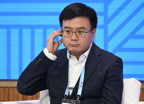 Цифровой форум БРИКС
Сессия: "Искусственный интеллект"
Ван Юньтао, заместитель главного инженера Центра искусственного интеллекта Китайской академии ИКТ
Место: Россия, Республика Татарстан, Иннополис. Автор: Максим Богодвид. Цифровой форум БРИКС