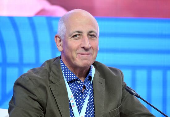 Цифровой форум БРИКС
Сессия: "Искусственный интеллект"
Леонид Коник, генеральный директор ComNews
Место: Россия, Республика Татарстан, Иннополис. Автор: Максим Блинов. Цифровой форум БРИКС