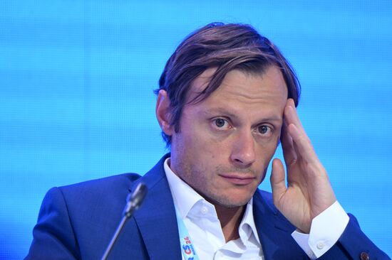 Цифровой форум БРИКС
Сессия: "Искусственный интеллект"
Александр Гасников, ректор Университета Иннополис
Место: Россия, Республика Татарстан, Иннополис. Автор: Максим Блинов. Цифровой форум БРИКС