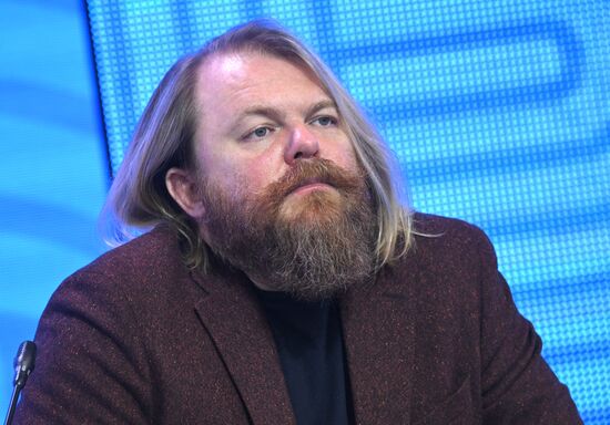 Цифровой форум БРИКС
Сессия: "Искусственный интеллект"
Евгений Черешнев, основатель и генеральный директор компании Future Crew, член правления, вице-президент по стратегии и инновациям МТС
Место: Россия, Республика Татарстан, Иннополис. Автор: Максим Блинов. Цифровой форум БРИКС