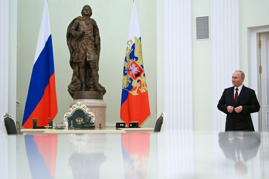 Президент Владимир Путин встретился с президентом Экваториальной Гвинеи Теодоро Обиангом Нгемой Мбасого