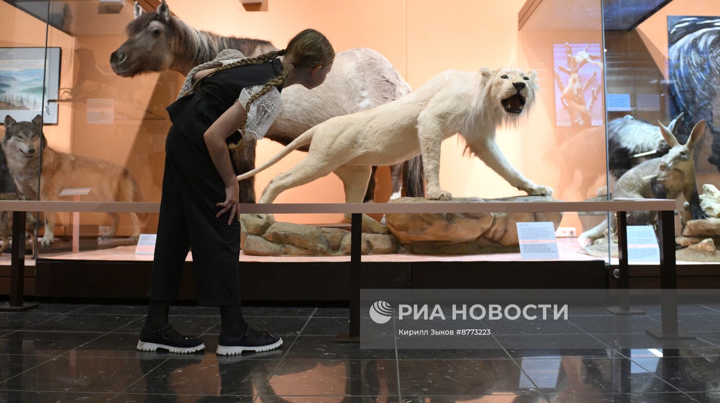 Выставка "Дары музею"к 117-летию Дарвиновского музея