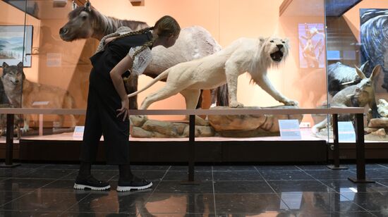 Выставка "Дары музею"к 117-летию Дарвиновского музея 